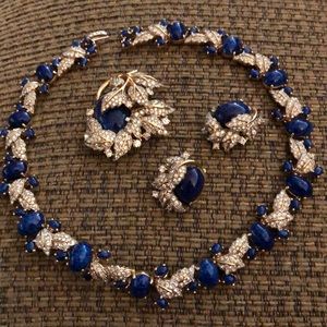 Stunning necklace, broach and earrings